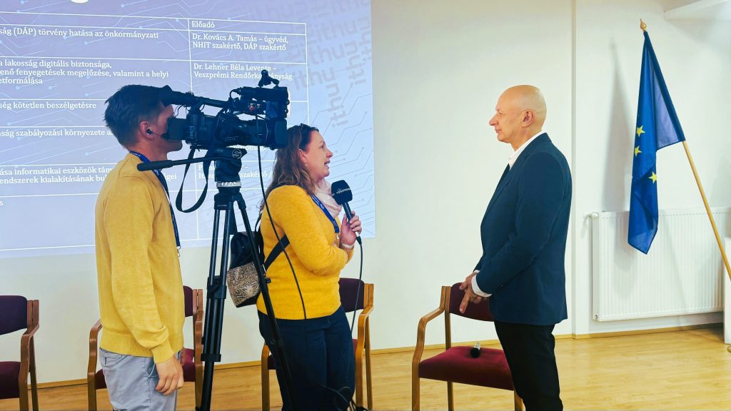 A digitalizáció előnyei és kockázatai - Pichner Péter, az it.hu ügyvezetője jobbról - interjú Veszprém TV 