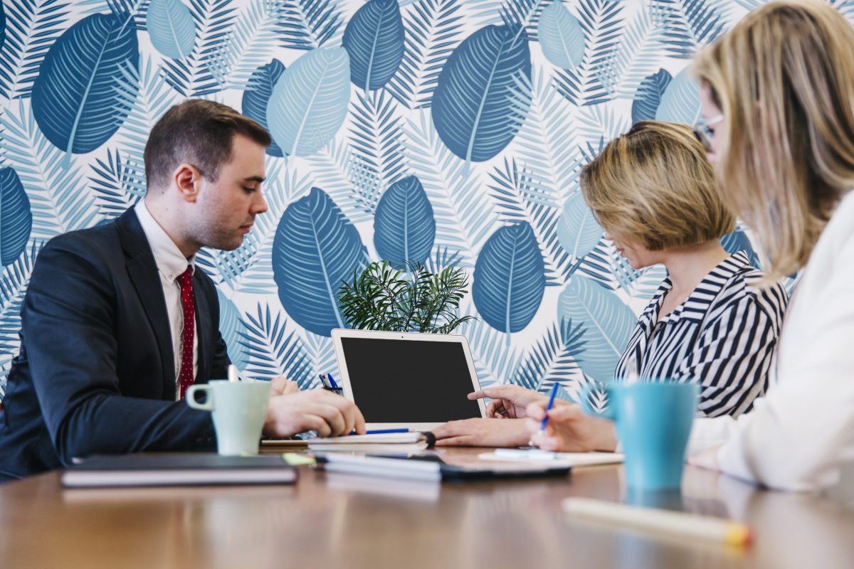 KKV vezetői egyeztetés digitális fejlesztési pályázatról 2026-ban